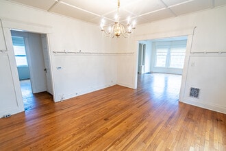 19 Harrison Ave, Unit 1 in Glens Falls, NY - Foto de edificio - Building Photo