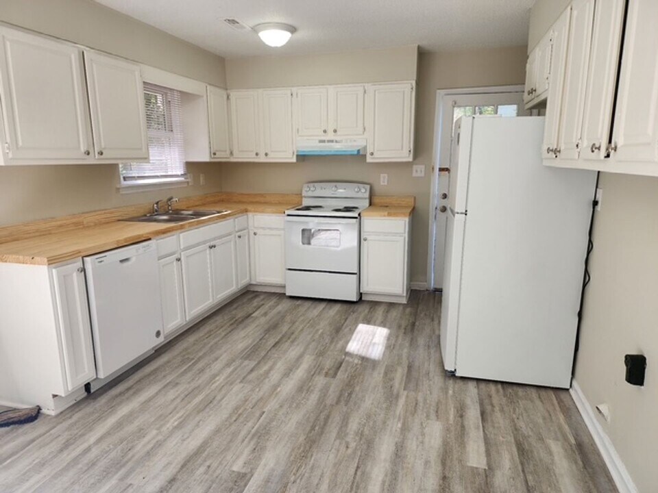 2720 Darrow Rd in Durham, NC - Building Photo