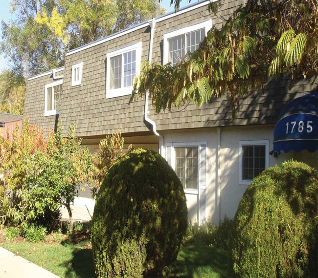 103 Tennyson Ave in Palo Alto, CA - Foto de edificio - Building Photo