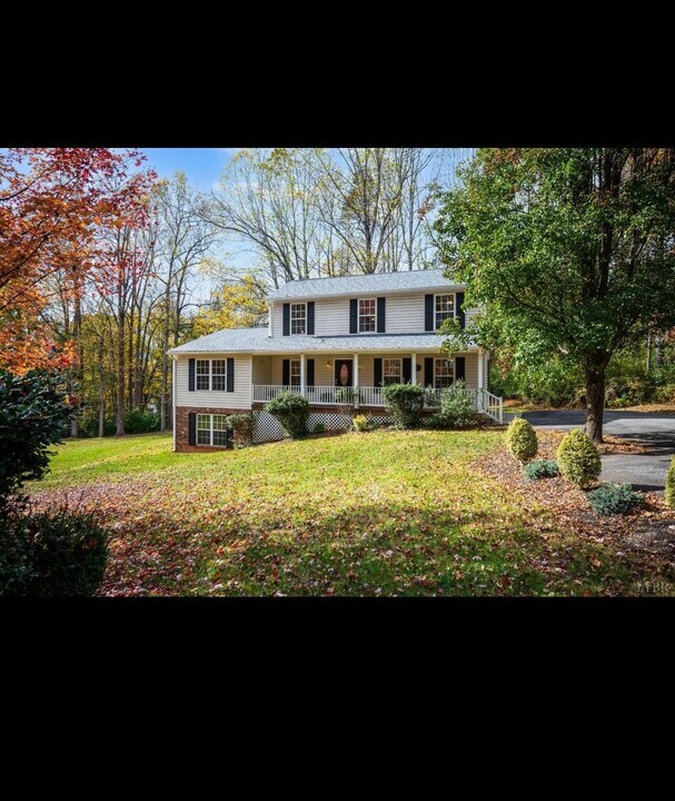 224 Dove Ct in Lynchburg, VA - Building Photo