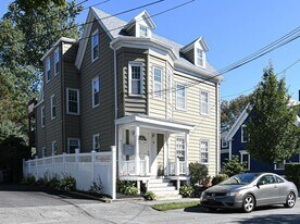44 Charnock St in Beverly, MA - Building Photo