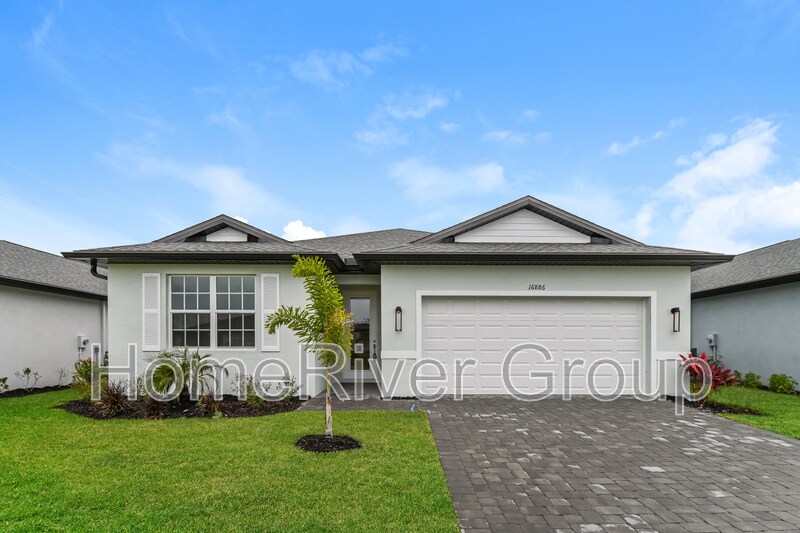 16886 Lazzo Dr in Port Charlotte, FL - Building Photo