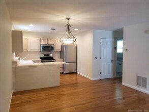 115 Parade Hill Rd in New Canaan, CT - Building Photo - Building Photo