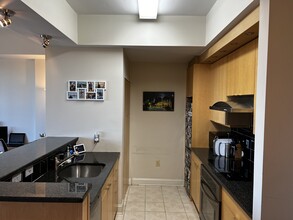 300 W 5th St, Unit 551 in Charlotte, NC - Building Photo - Building Photo
