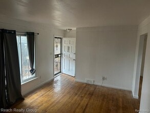 19490 Houghton St in Detroit, MI - Building Photo - Building Photo