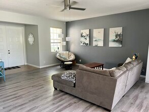 333 Berenger Walk in Royal Palm Beach, FL - Building Photo - Building Photo