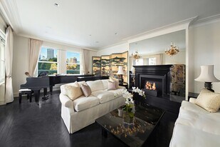 781 5th Ave in New York, NY - Building Photo