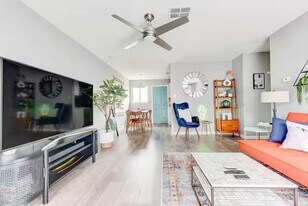 2005 Cheshire Dr in Austin, TX - Building Photo