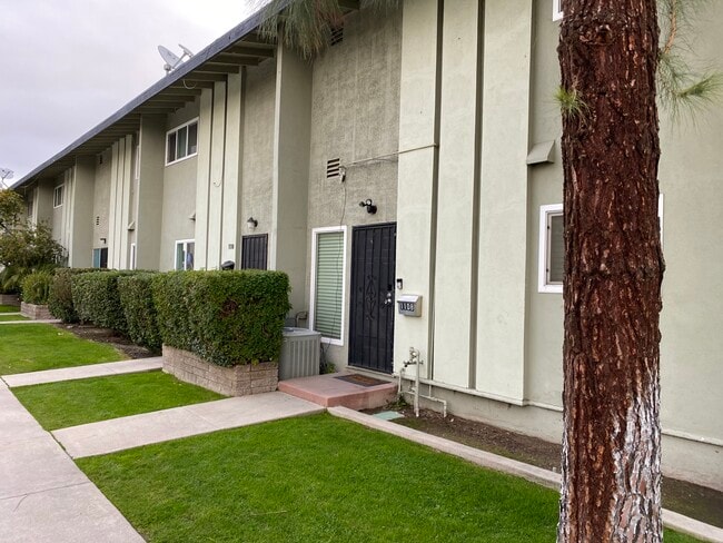 1132 Oleander Ave