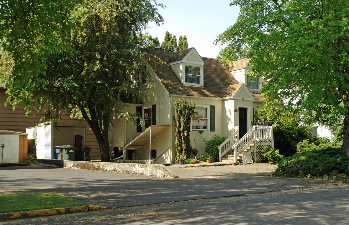 430 W 12th Ave in Eugene, OR - Building Photo