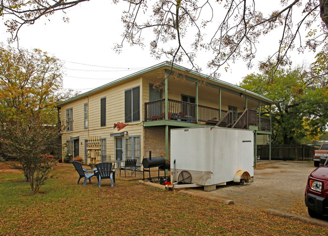 1200--1202 Hollow Creek Dr in Austin, TX - Building Photo - Building Photo