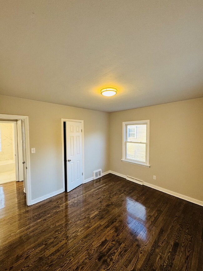 1040 Whitcomb St in Gary, IN - Foto de edificio - Building Photo
