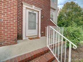 558 Great Beds Ct in Perth Amboy, NJ - Building Photo - Building Photo