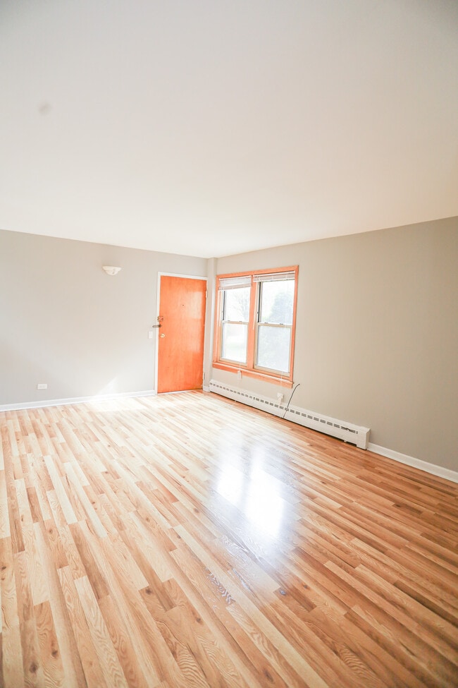 2107 W Farragut Ave, Unit #1A in Chicago, IL - Building Photo - Building Photo