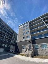 275 Larch St in Waterloo, ON - Building Photo
