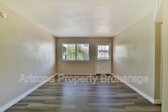2323 S College Ave in Tempe, AZ - Building Photo - Building Photo