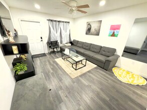 6144 SW 30th St in Miramar, FL - Building Photo - Building Photo