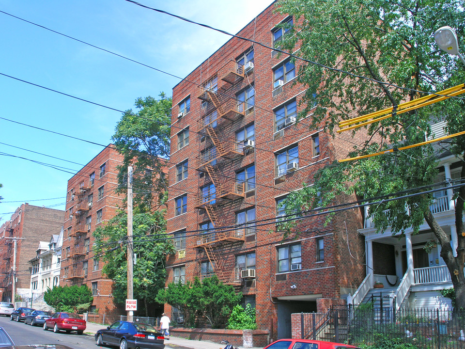 2670 Bainbridge Ave in Bronx, NY - Building Photo