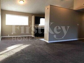 6623 W 16th St in Indianapolis, IN - Foto de edificio - Building Photo