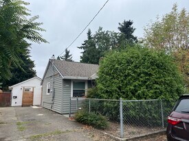 8624 SE Market St, Unit A in Portland, OR - Building Photo