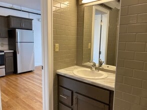 413 Main Ave, Unit 203 in Brookings, SD - Foto de edificio - Building Photo