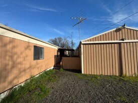 91 NE Darrell Ave in Winston, OR - Building Photo