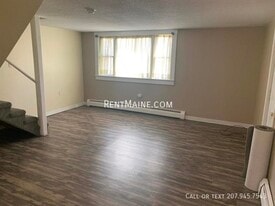 15 Elm St, Unit Apt #4 in Bangor, ME - Building Photo