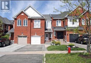 22 Casa Grande St in Richmond Hill, ON - Building Photo