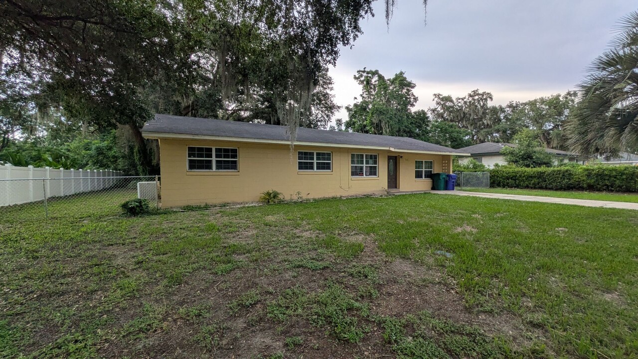 302 Stewart St in Wildwood, FL - Building Photo