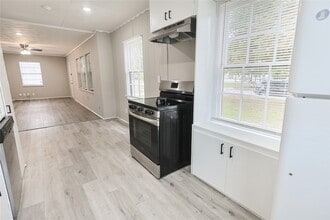 1106-12th 1/2 12th 1/2 St N in Texas City, TX - Building Photo - Building Photo