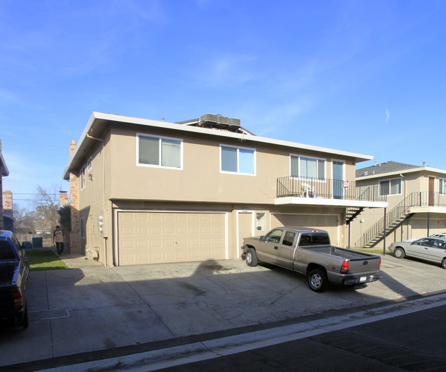 4040 Fruitridge Rd in Sacramento, CA - Building Photo - Building Photo