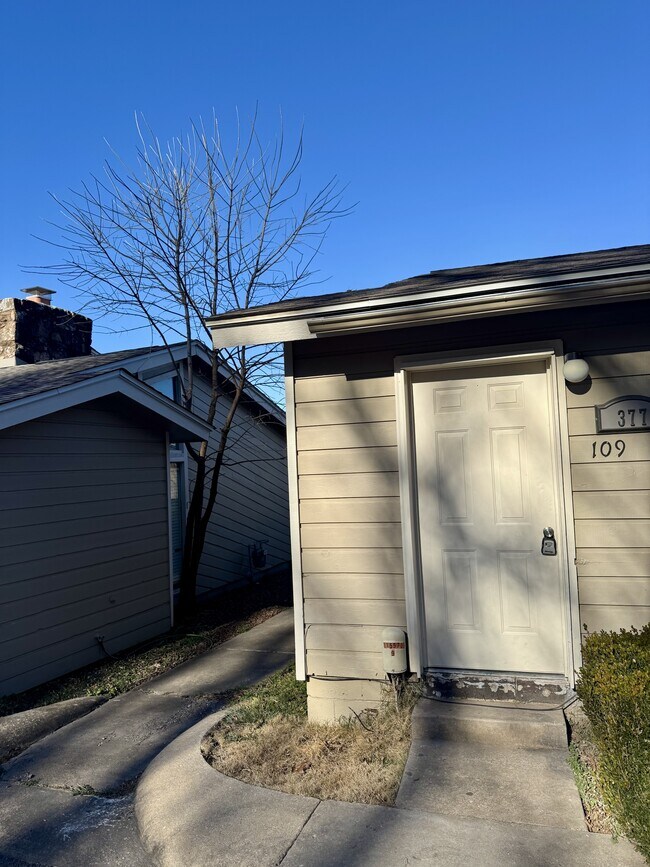 property at 13771 Turnberry Ln