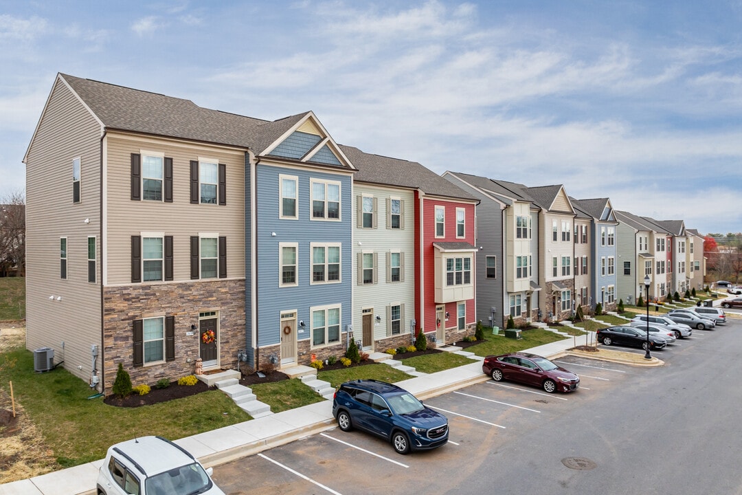 Towns at Walnut Ridge in Frederick, MD - Building Photo