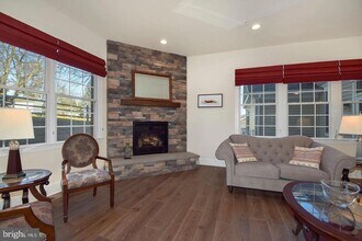 71 Creekview Ln in Yardley, PA - Building Photo - Building Photo