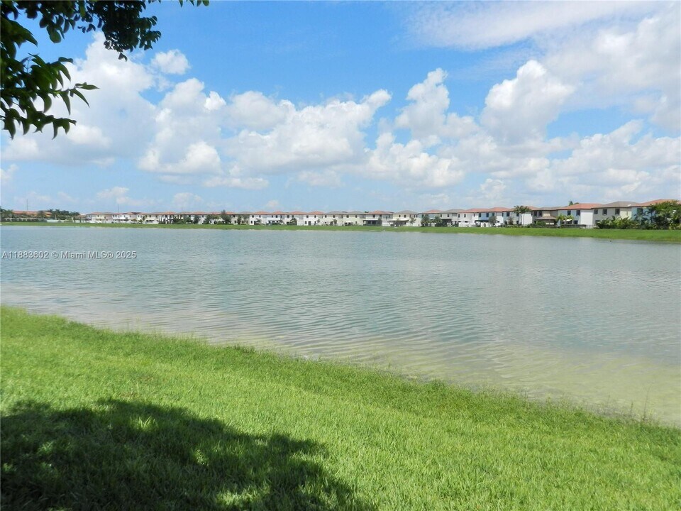 3265 W 100th Terrace in Hialeah, FL - Building Photo