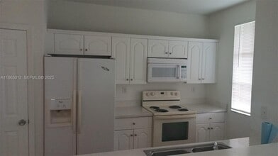 6042 SW 19th Ct in North Lauderdale, FL - Building Photo - Building Photo