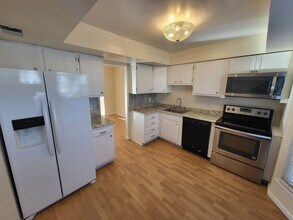 681 Governors Way in Virginia Beach, VA - Foto de edificio - Building Photo