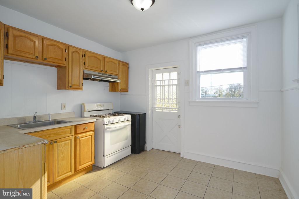 3027 W 9th St in Chester, PA - Building Photo