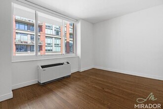 60 W 23 St in New York, NY - Building Photo - Building Photo