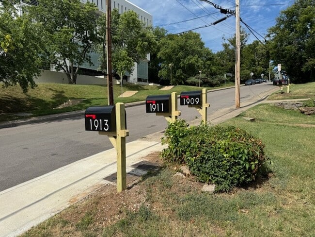 1911 Morena St in Nashville, TN - Building Photo - Building Photo
