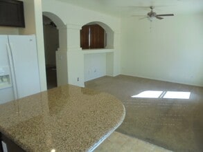 18139 W Smokey Dr in Surprise, AZ - Foto de edificio - Building Photo