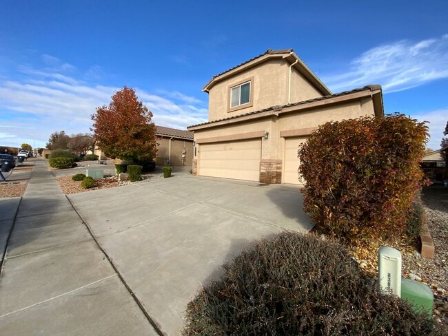 8315 Mock Heather Rd NW in Albuquerque, NM - Building Photo - Building Photo