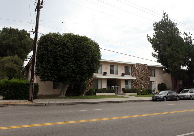 Saticoy West Apartments in Van Nuys, CA - Building Photo - Building Photo