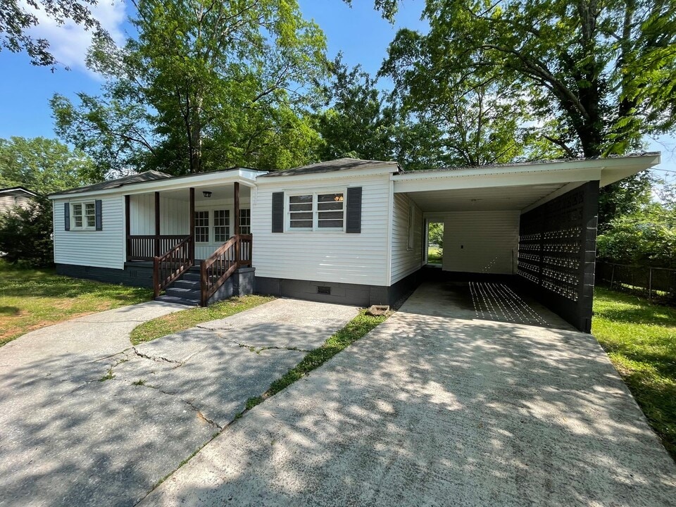 413 W Girard Ave in Cedartown, GA - Building Photo