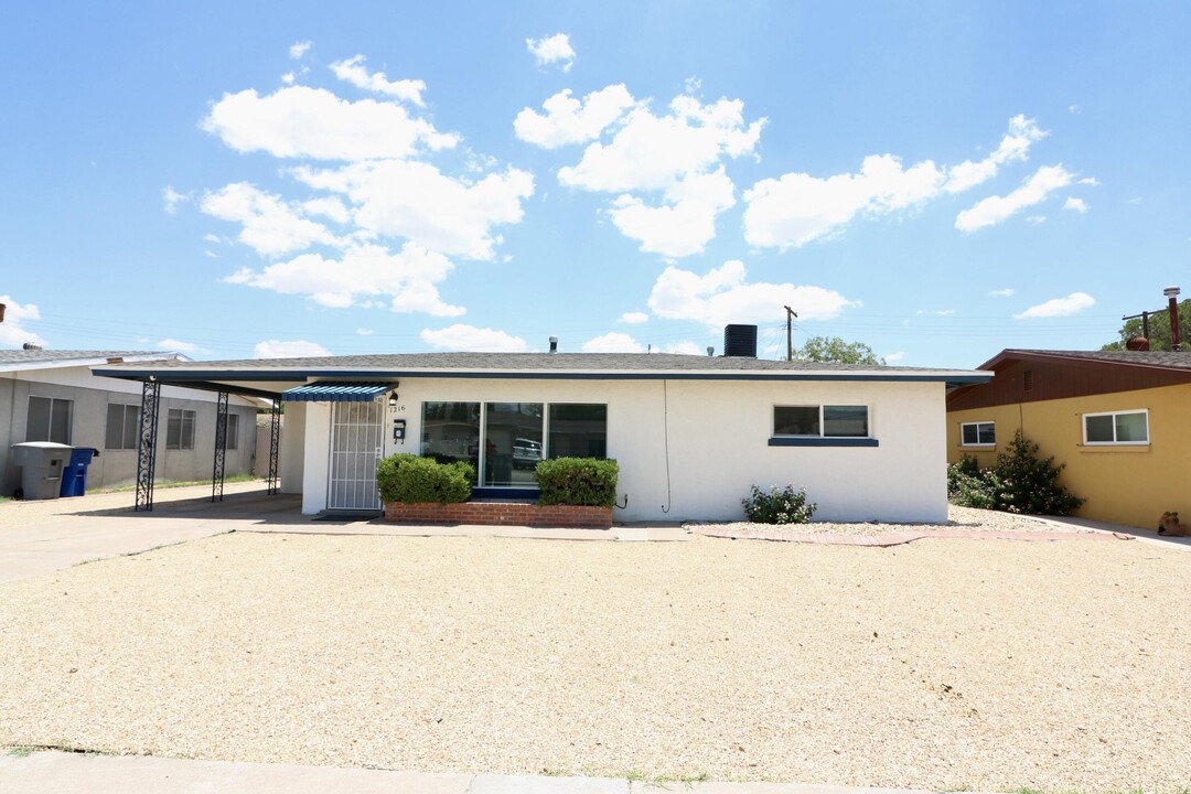 1216 Brookhaven Dr in El Paso, TX - Building Photo