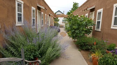 323 11th St NW in Albuquerque, NM - Building Photo - Building Photo