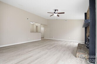 232 Vista Grande Cir in Charlotte, NC - Building Photo - Building Photo