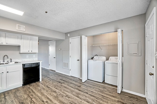 Hillwood Pointe Apartments in Jacksonville, FL - Foto de edificio - Building Photo