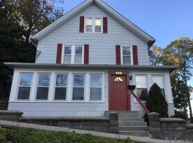 206 W Broadway in Port Jefferson, NY - Building Photo