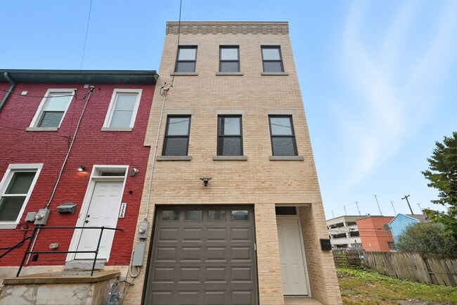 1236 Butterfield Way in Pittsburgh, PA - Building Photo - Building Photo